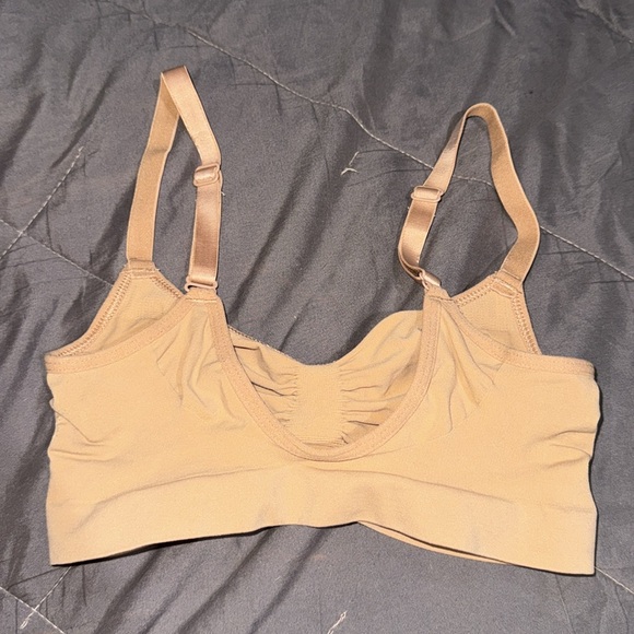 SKIMS SEAMLESS SCULPT BRALETTE - Picture 2 of 6